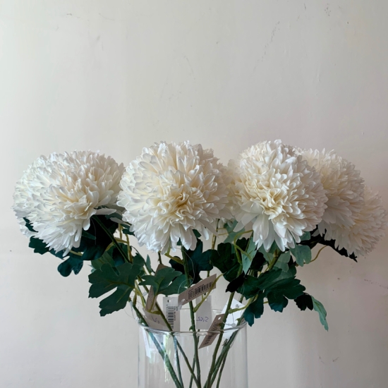 Pompon blanco de flor artificial